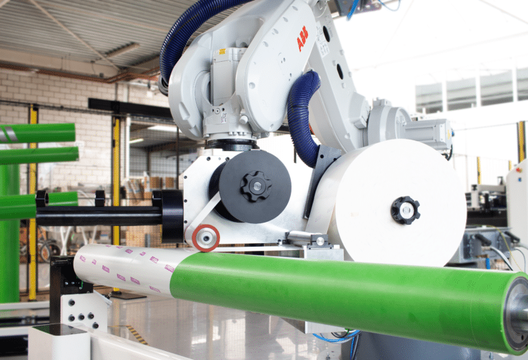 Tape robotmontering eliminerer manuel taping og andre tape fejl, der forårsager tidsspild på flexotryk processen